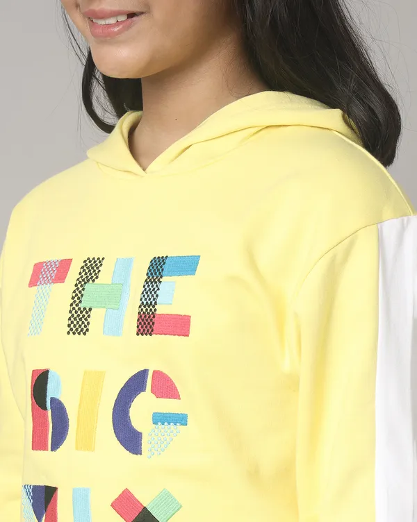 Yellow_Cotton_Regular_Fit_Sweat_Shirts_For_Girls