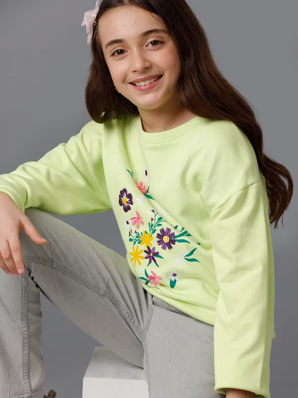 Girls_Sweat_Shirts