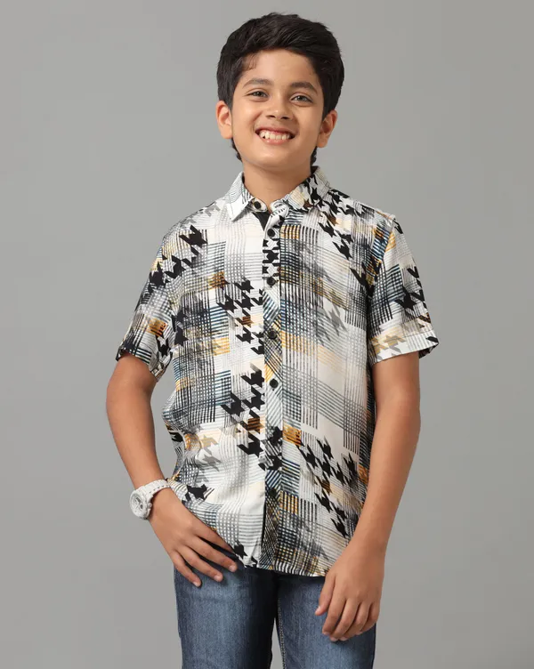 Rayon_Printed_Contrast_Neck_Band_N_Placket_Half_Sleeve_Shirt
