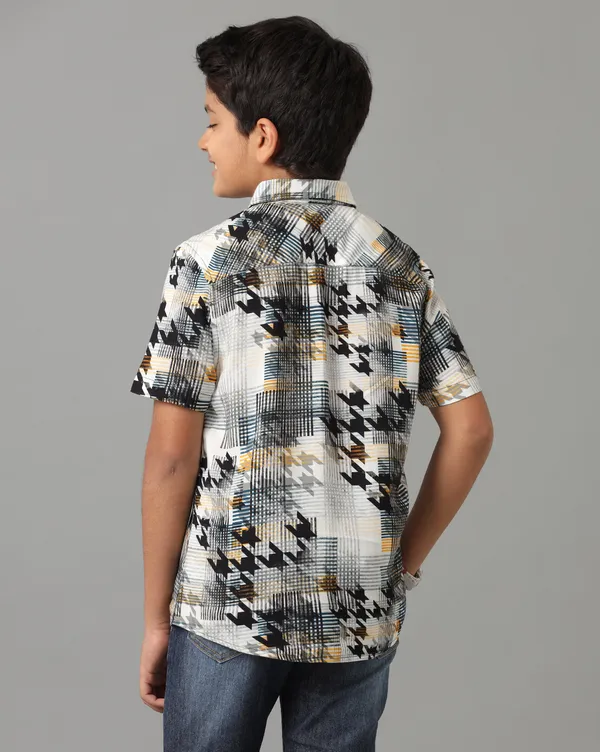 Rayon_Printed_Contrast_Neck_Band_N_Placket_Half_Sleeve_Shirt