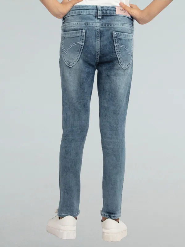 Girls_Straight_Fit_Embroider_Pocket_Strechable_Jeans