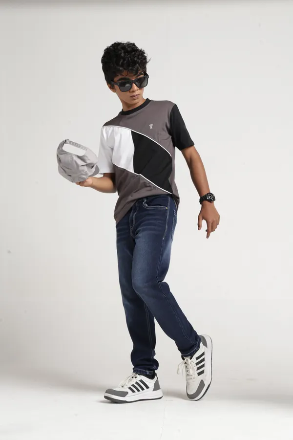 Under_Fourteen_Only_Boys_Grey_Solid_Casual_T-Shirt_|_Half_Sleeves_Regular_Fit_Crew_Neck_Cotton_Tee_with_Chest_Graphic_Print_&_Contrast_Trim_for_Kids