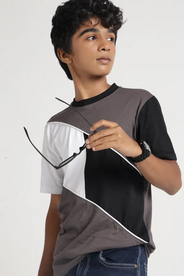 Under_Fourteen_Only_Boys_Grey_Solid_Casual_T-Shirt_|_Half_Sleeves_Regular_Fit_Crew_Neck_Cotton_Tee_with_Chest_Graphic_Print_&_Contrast_Trim_for_Kids