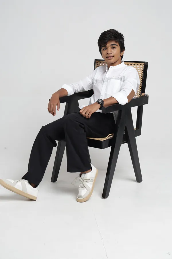 Under_Fourteen_Only_Boys_White_Solid_Casual_Poplin_Shirt_|_Full_Sleeves_Regular_Fit_Collared_Cotton_Shirt_with_Chest_Pocket,_Roll-Up_Sleeves_&_Graphic_Print_for_Kids