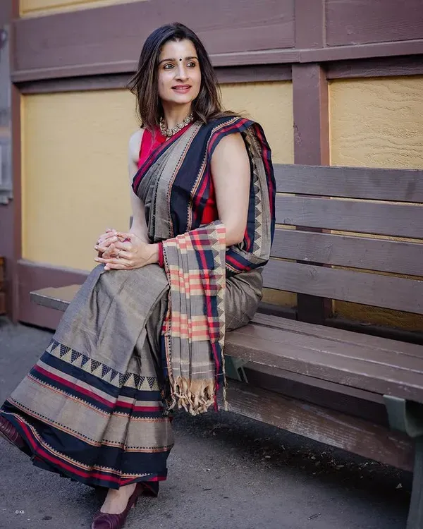 Charcoal_grey__Divya_Narayanpeth_Cotton_Saree_|_With_Unstitched_running__Blouse_Piece_For_Women