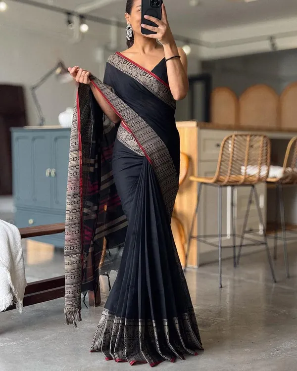 Black_Khushi_Narayanpeth_Cotton_Saree_|_With_Unstitched_Blouse_Piece_For_Women