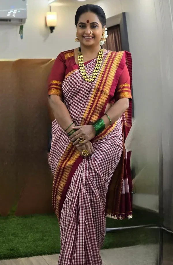 Chacolate_Tana_checks_Ilkal_Saree