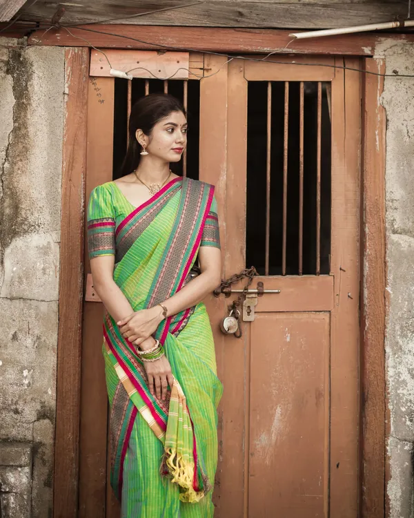 Twin_shade_green_Sanskriti_Narayanpeth_Cotton_Saree_|_With_Unstitched_Blouse_Piece_For_Women