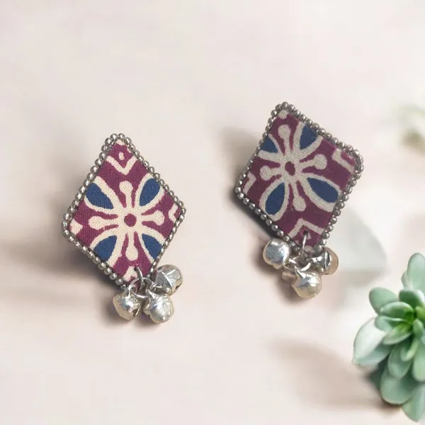 Handcrafted_Printed_Kite_Shape_Earrings_With_Ghungroo