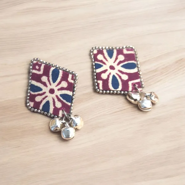 Handcrafted_Printed_Kite_Shape_Earrings_With_Ghungroo