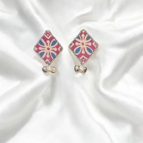 Handcrafted_Printed_Kite_Shape_Earrings_With_Ghungroo