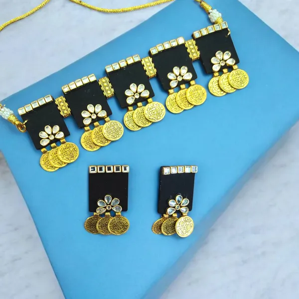 Black_Colour_Handmade_Kundan_Choker_Set_With_Golden_Coins