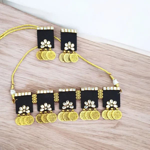 Black_Colour_Handmade_Kundan_Choker_Set_With_Golden_Coins