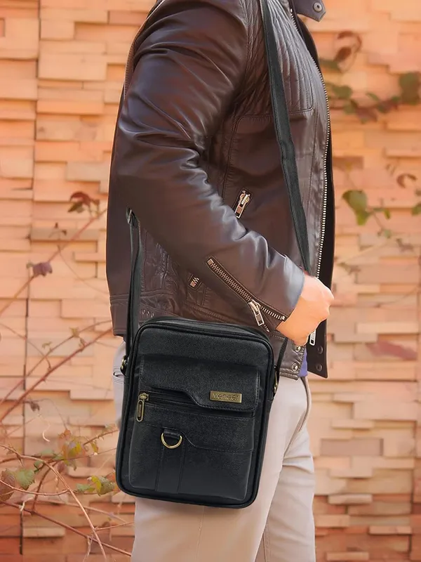 Black_Synthetic_Vegan_Leather_Classic_Shoulder_Office_College_Daytrip_Crossbody_Water_Repellent_Sling_Bag_For_Men