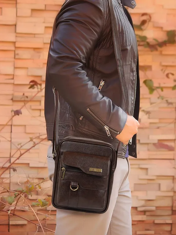Brown_Synthetic_Vegan_Leather_Classic_Shoulder_Office_College_Daytrip_Crossbody_Water_Repellent_Sling_Bag_For_Men