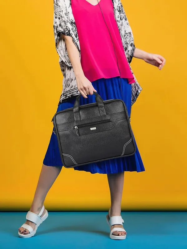 Urban_Black_Laptop_Briefcase_–_15.6"_Water-Resistant_Leather-Look_Bag