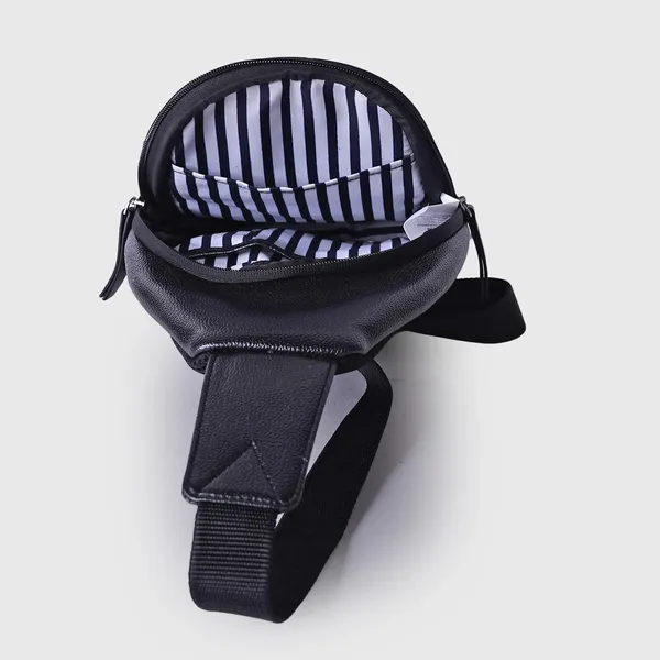 Black_Vegan_Leather_Croco_Pattern_Stylish_Unique_Design_Shoulder_Chest_Crossbody_Fanny_Pack_For_Unisex