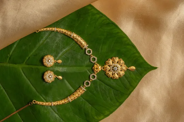 KAYRAH_Women_White_Brass_Material_Crafted_Zircon_Stone_Studed_Necklace_with_Earrings_|_Modern,_Esthetic_Jewellery_for_Women_and_Girls|_Gifting_Accessories
