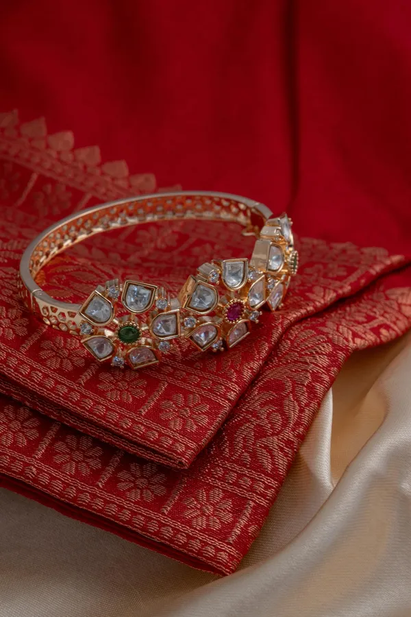 KAYRAH_Brass_Material_Gold_Plated_Kundan_Stone_Studed-Bracelet_for_Women_|_Modern_Look_for_every_Girl,Women_|_Gifting_Accessories
