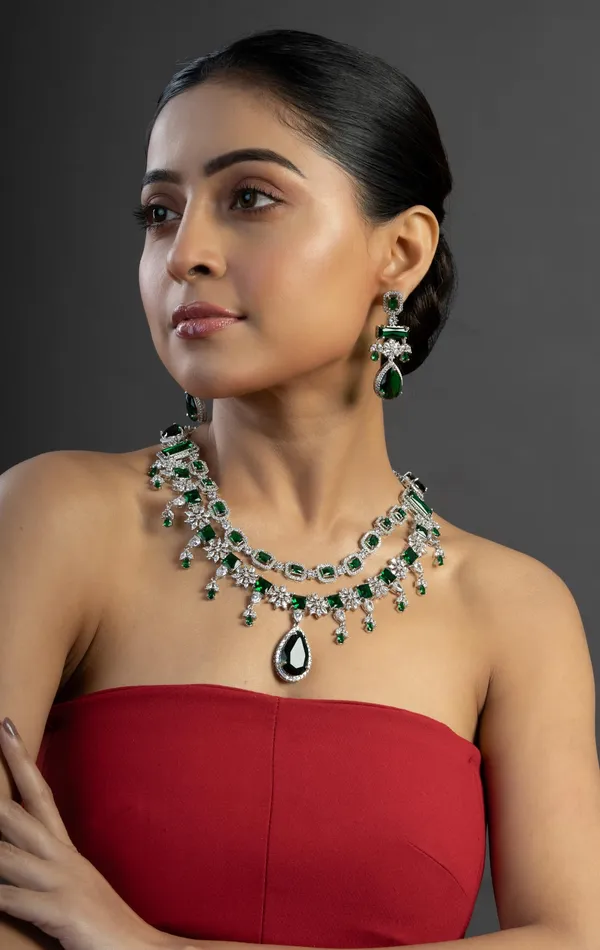 KAYRAH_Women_White_and_Green_Brass_Material_Crafted_Kundan_Stone_Studed_Necklace_with_Earrings_|_Modern,_Esthetic_Jewellery_for_Women_and_Girls|_Gifting_Accessories