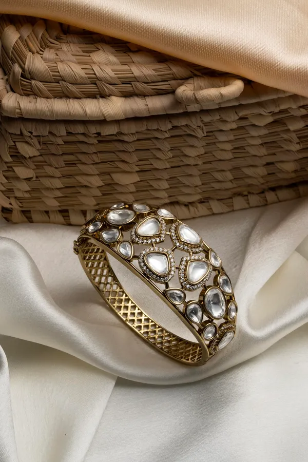 KAYRAH_Brass_Material_Gold_Plated_Kundan_Stone_Studed-Bracelet_for_Women_|_Modern_Look_for_every_Girl,Women_|_Gifting_Accessories