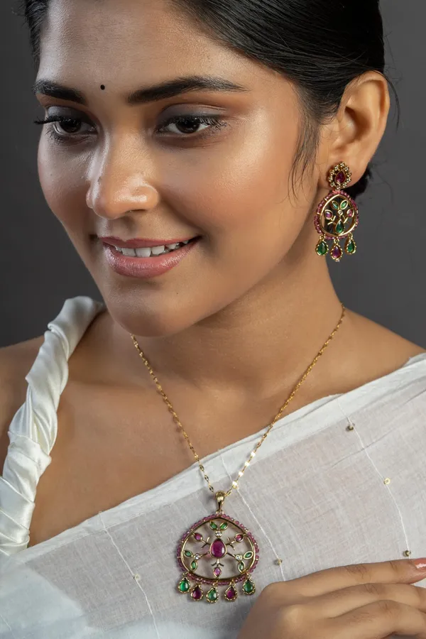KAYRAH_Women_Muliple_Colors_Brass_Material_Crafted_Onyx_Stone_Studed_Necklace_with_Earrings_|_Modern,_Esthetic_Jewellery_for_Women_and_Girls|_Gifting_Accessories