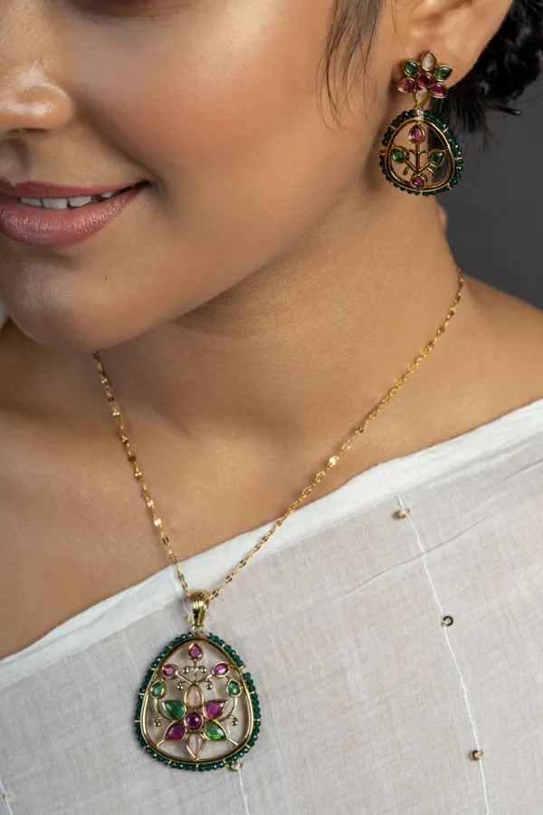 KAYRAH_Women_Multi_Brass_Material_Crafted_Onyx_Stone_Studed_Necklace_with_Earrings_|_Modern,_Esthetic_Jewellery_for_Women_and_Girls|_Gifting_Accessories