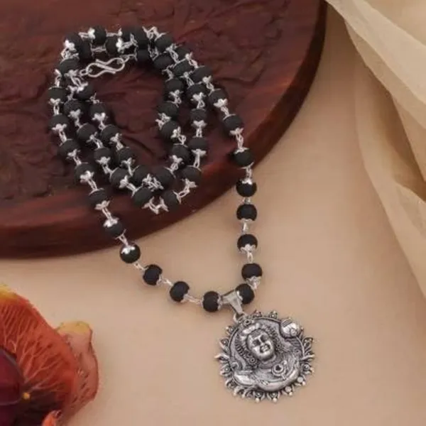 Karungali_Mala_With_Murugan_Silver_Alloy_Pendant_–_7Mm_Beads_Mala_For_Men_&_Women_–_Wooden_&_Metal_Pendant_Set