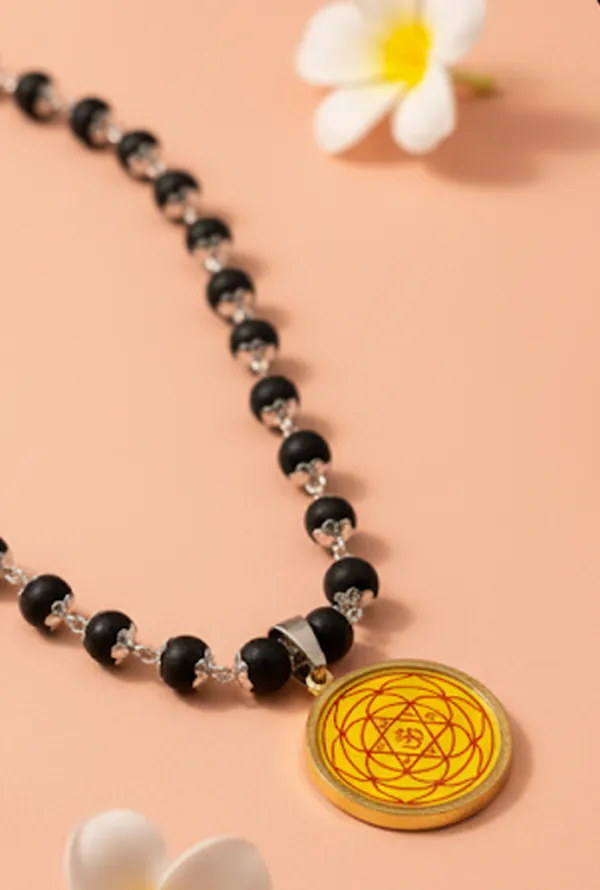 Murugan_Pendant_With_Karungali_Mala_–_Double-Sided_Murugan_&_Murugan_Yantra_Locket