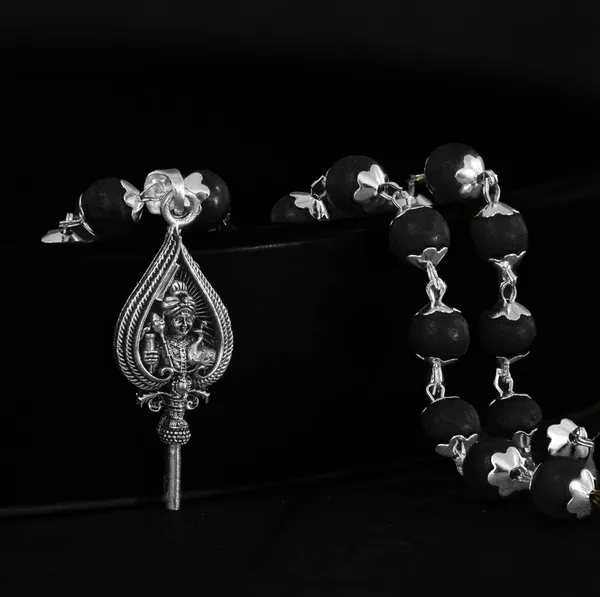 Silver_Capped_Karungali_Mala_With_Intricate_Murugan_Vel_Pendant