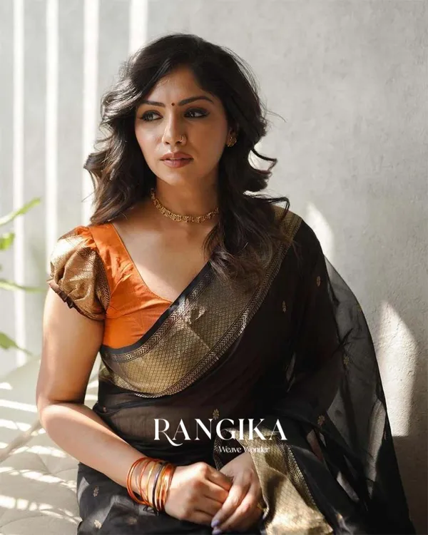 Black_Color_Premium_Cotton_Silk_Saree_With_Classy_Blouse_and_tassels