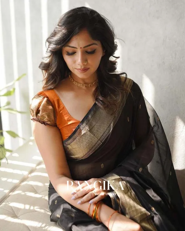 Black_Color_Premium_Cotton_Silk_Saree_With_Classy_Blouse_and_tassels