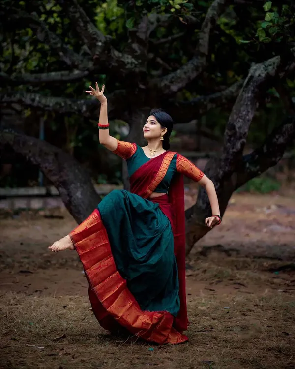 Green_And_Red_Kanchipuram_Zari_Weaving_Half_Saree_With_Blouse___Silk_Dupatta