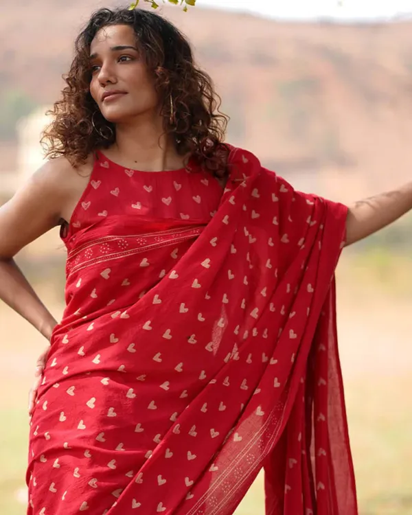 Red_Color_1_-_Minute_Ready_to_Wear_Mulmul_Cotton_Saree_with_Blouse_Piece