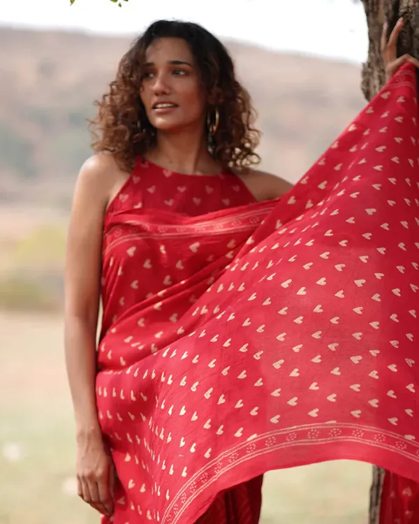 Red_Color_1_-_Minute_Ready_to_Wear_Mulmul_Cotton_Saree_with_Blouse_Piece