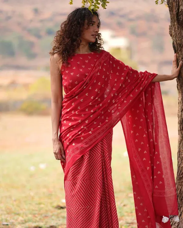 Red_Color_1_-_Minute_Ready_to_Wear_Mulmul_Cotton_Saree_with_Blouse_Piece