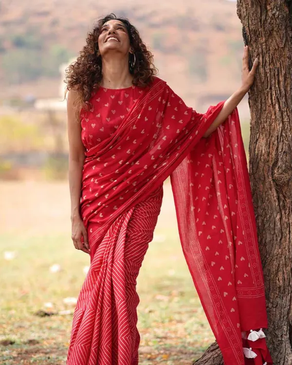 Red_Color_1_-_Minute_Ready_to_Wear_Mulmul_Cotton_Saree_with_Blouse_Piece