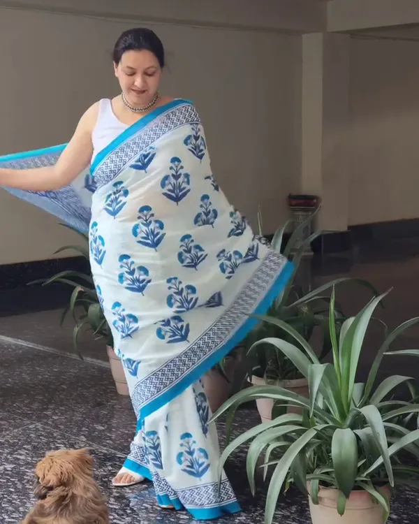 White_Blossom_-_Pure_Linen_Saree_with_Large_Blue_Flower_Art_&_Coordinated_Blouse
