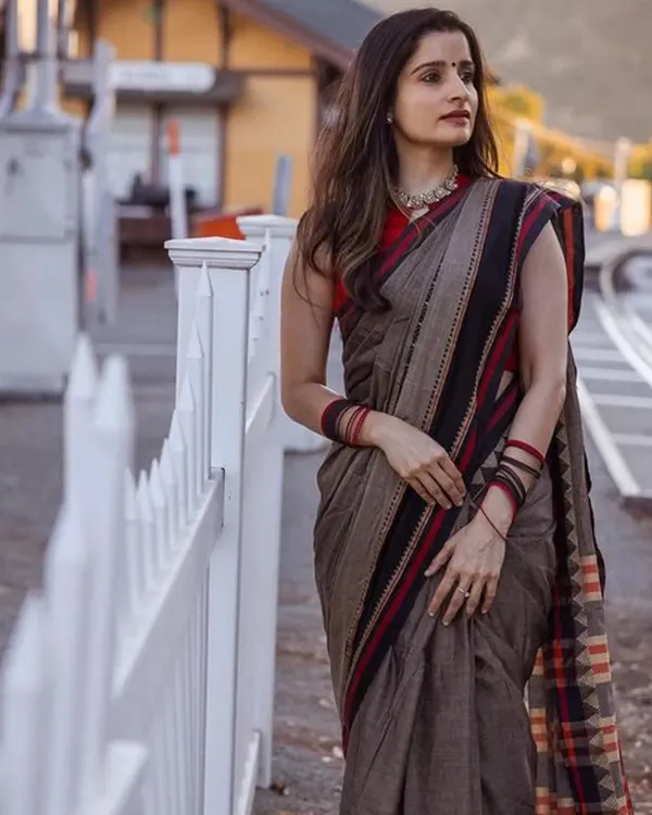 Brown_Color_1_-_Minute_Ready_to_Wear_Mulmul_Cotton_Saree_with_Blouse_Piece