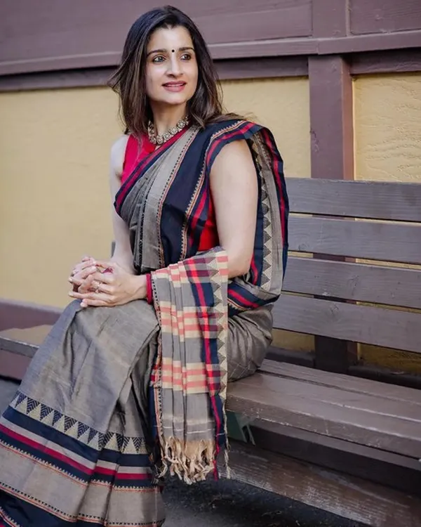 Brown_Color_1_-_Minute_Ready_to_Wear_Mulmul_Cotton_Saree_with_Blouse_Piece