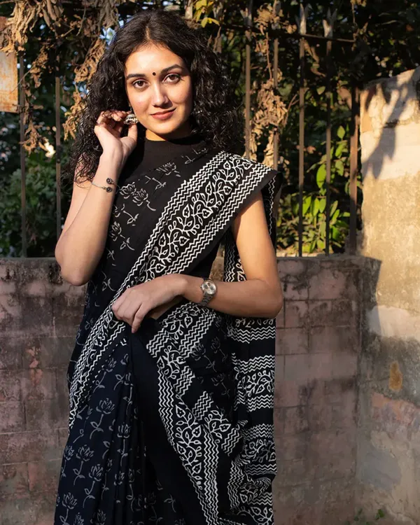Black_Color_1_-_Minute_Ready_to_Wear_Mulmul_Cotton_Saree_with_Blouse_Piece