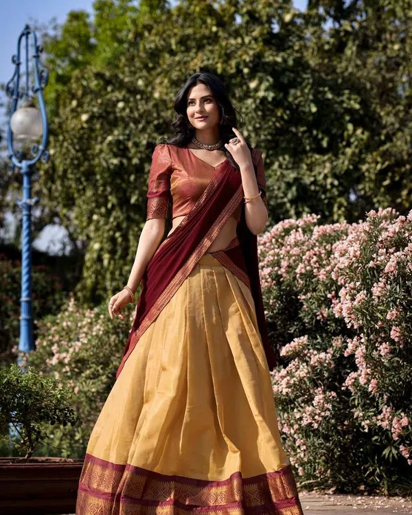 Cream_And_Brown_Kanchipuram_Zari_Weaving_Half_Saree_With_Blouse___Silk_Dupatta