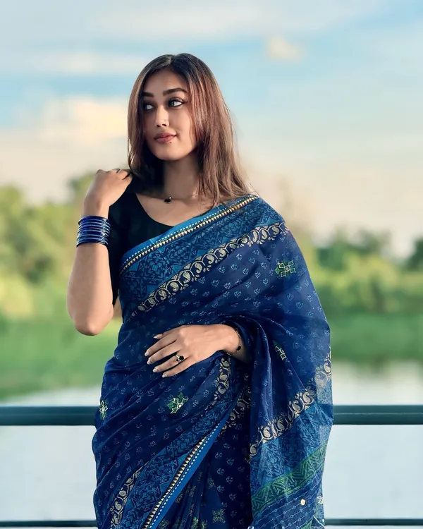 Samudra_Jyoti_-_Graceful_Navy_Linen_Saree_with_Small_Detailing_&_Border_with_Blouse_Piece