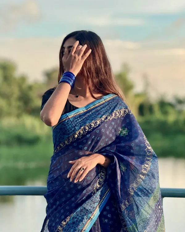 Samudra_Jyoti_-_Graceful_Navy_Linen_Saree_with_Small_Detailing_&_Border_with_Blouse_Piece