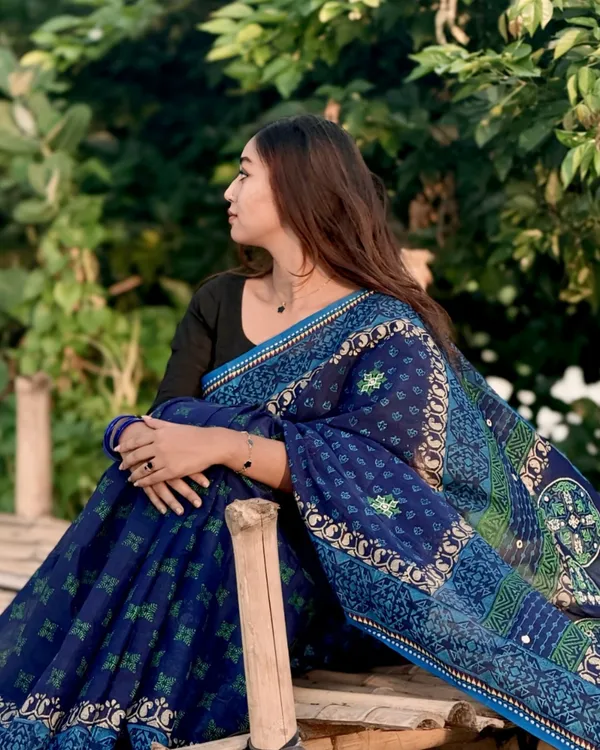 Samudra_Jyoti_-_Graceful_Navy_Linen_Saree_with_Small_Detailing_&_Border_with_Blouse_Piece
