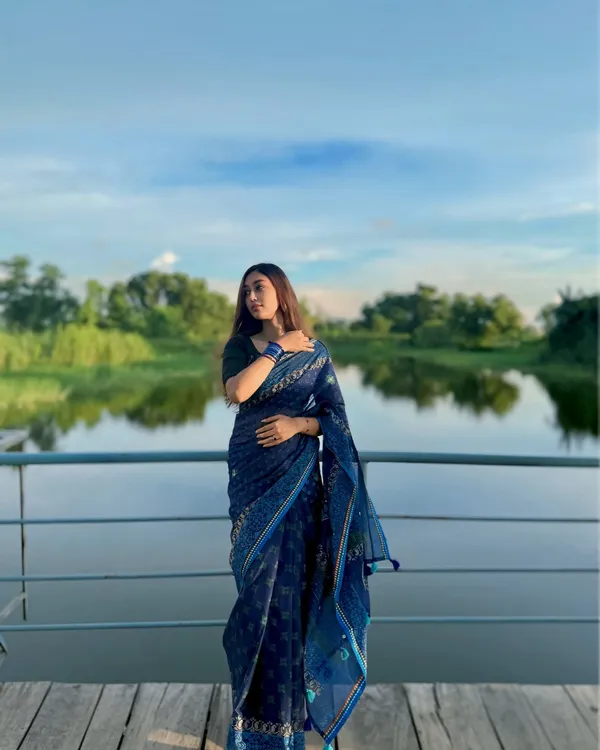 Samudra_Jyoti_-_Graceful_Navy_Linen_Saree_with_Small_Detailing_&_Border_with_Blouse_Piece