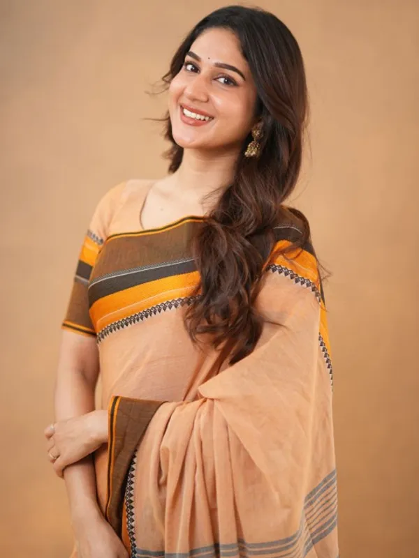 Peach_Soft_Mulmul_Cotton_Saree_with_Contrast_Border_Design_with_Blouse_Piece