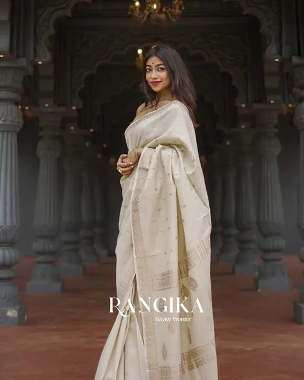White_Color_Premium_Cotton_Silk_Saree_With_Classy_Blouse_and_tassels