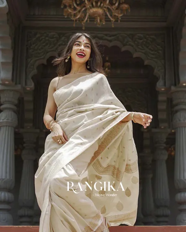 White_Color_Premium_Cotton_Silk_Saree_With_Classy_Blouse_and_tassels