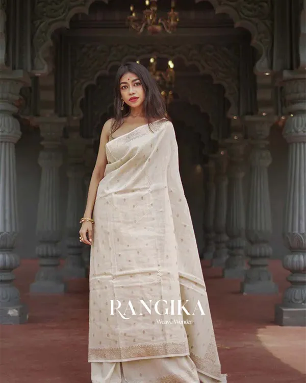 White_Color_Premium_Cotton_Silk_Saree_With_Classy_Blouse_and_tassels